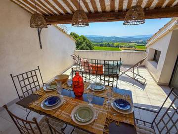 Location de vacances pour 4 personnes, avec vue et balcon à Joucas