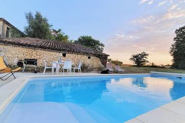 Gîte pour 10 personnes, avec piscine et jardin, animaux acceptés à Saint-Clar