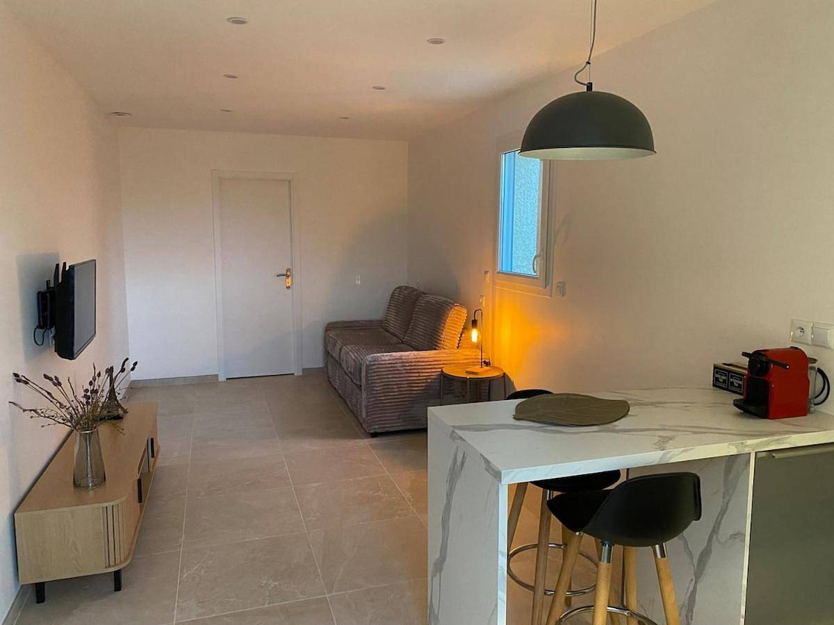 Appartement entier, Cosy studio with garden in Chevry, Gex