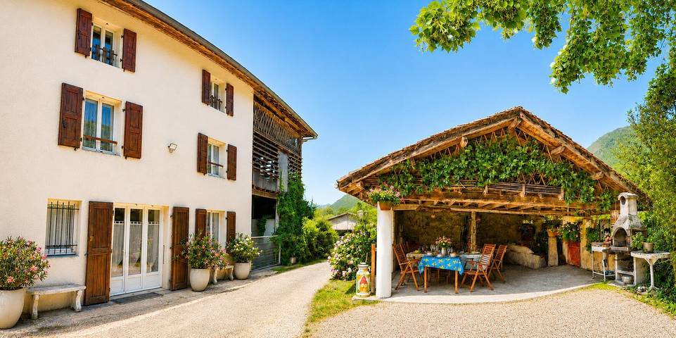 Gîte pour 8 personnes, avec Terrasse ainsi que Jardin et Piscine à Izeron