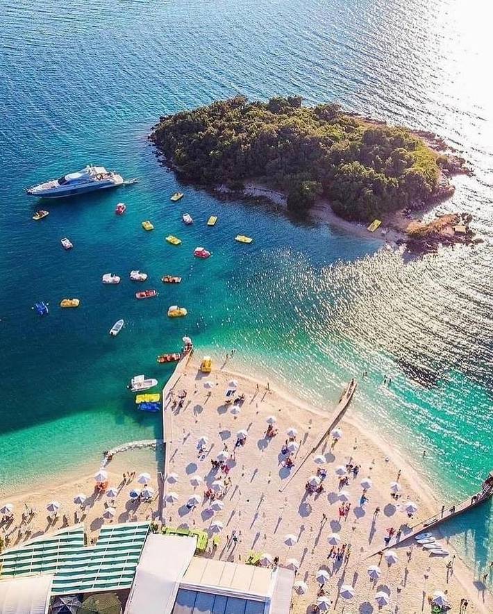 Location de vacances pour 3 personnes, avec vue et jardin dans Ksamil