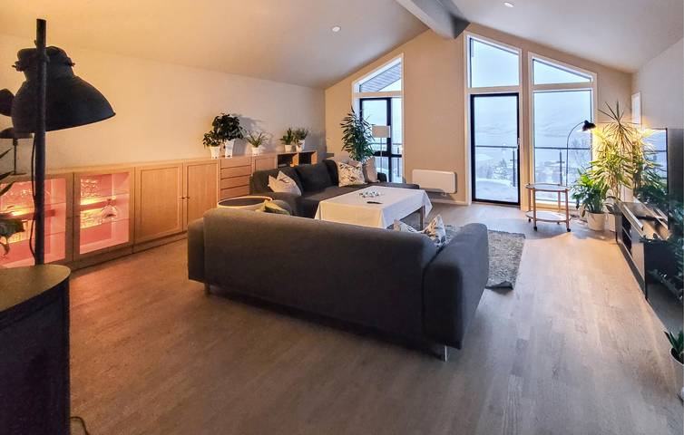Ganze Ferienwohnung, Ferienwohnung für 6 Personen mit Garten in Tromsø