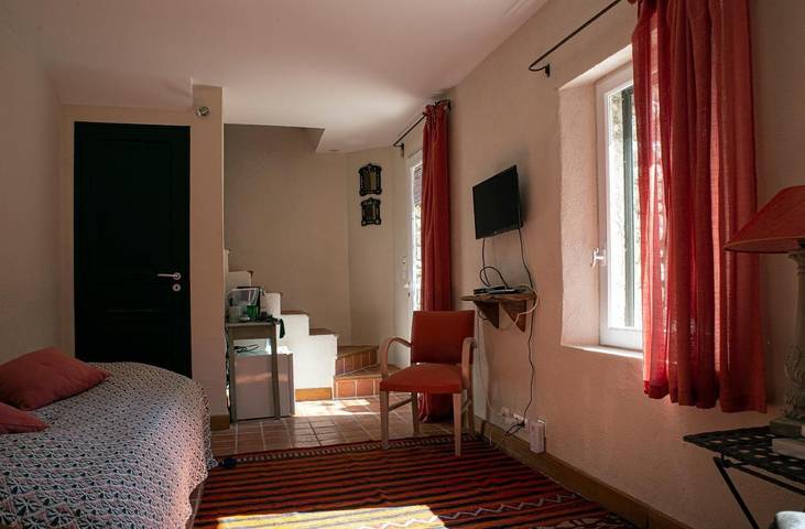 Location de vacances pour 2 personnes, avec jardin ainsi que piscine et vue à Simiane-la-Rotonde - 4