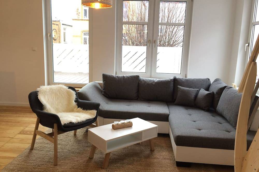 Entire apartment, \"Seelenstreichler\" - 54 sqm with large sunny balcony and wood-burning fireplace - central in Warnemünde Strand, Rostock