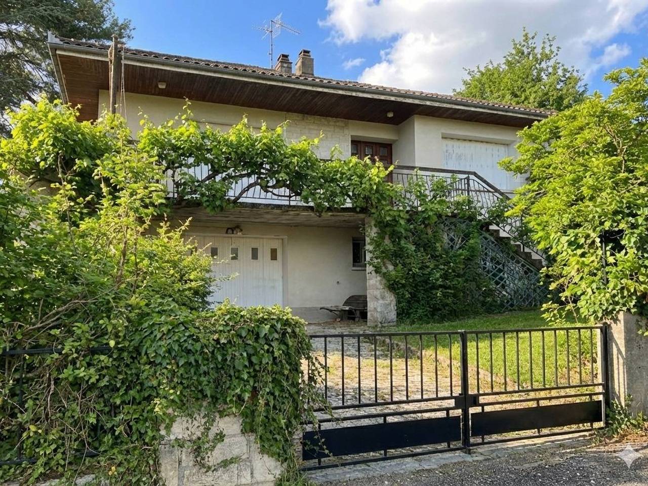 Family home near Rocamadour with garden and wifi in Alvignac, Causses du Quercy Regional Nature Park