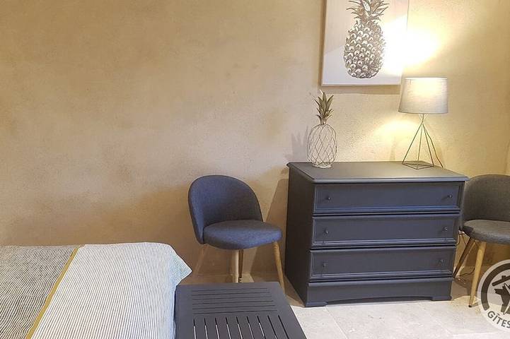 Location de vacances pour 15 personnes, avec jardin à Chambost-Longessaigne - 3