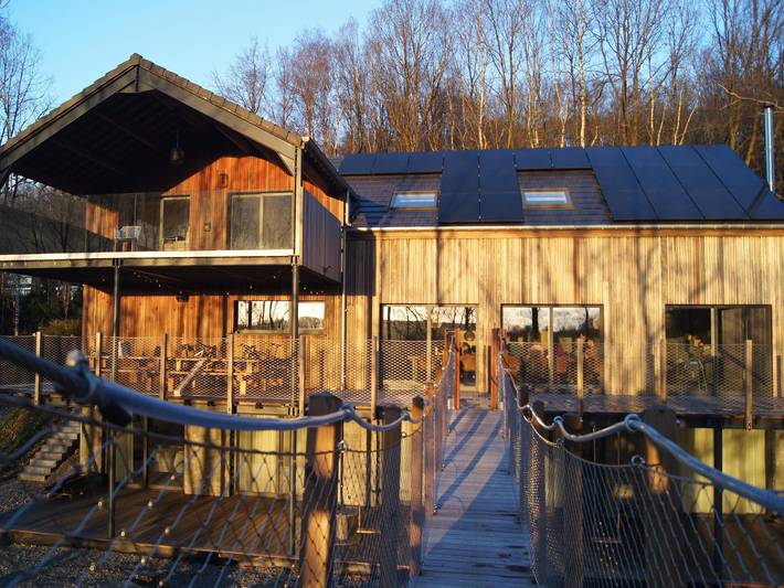 Location de vacances pour 24 personnes, avec jardin ainsi que sauna et terrasse, adapté aux familles dans Odeigne