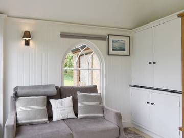 Cottage for 2 People in Fittleworth, West Sussex, Photo 4