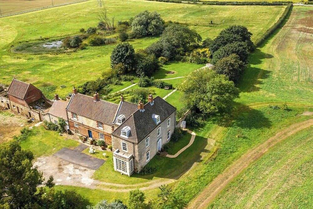 Castle for 24 People in North Lincolnshire, Yorkshire