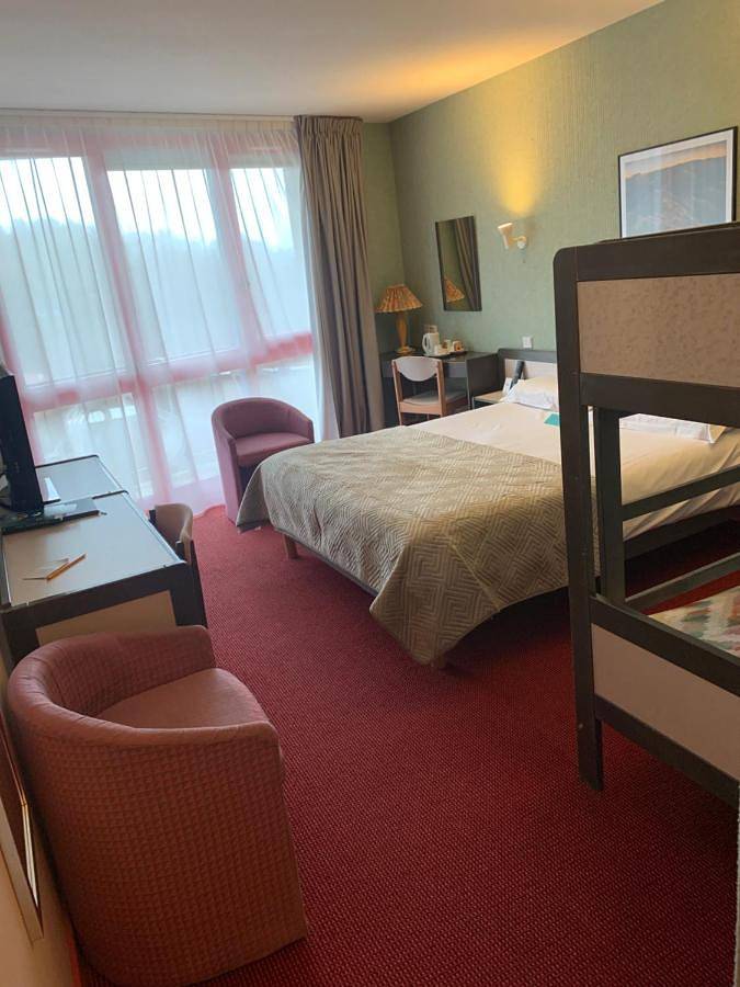 Hôtel pour 3 personnes, avec vue sur le lac et vue ainsi que piscine et jardin, animaux acceptés à Lacapelle-Viescamp - 4
