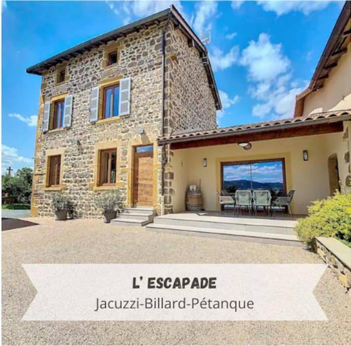 Location de vacances pour 8 personnes, avec vue et jardin dans Les Olmes