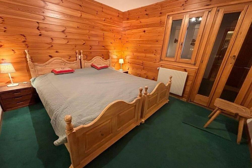 Ganze Wohnung, Grosses, sehr helles Chalet für 8 Personen mit grosser Terrasse, Garten und schöner freier Aussicht. in Saint Luc, Anniviers