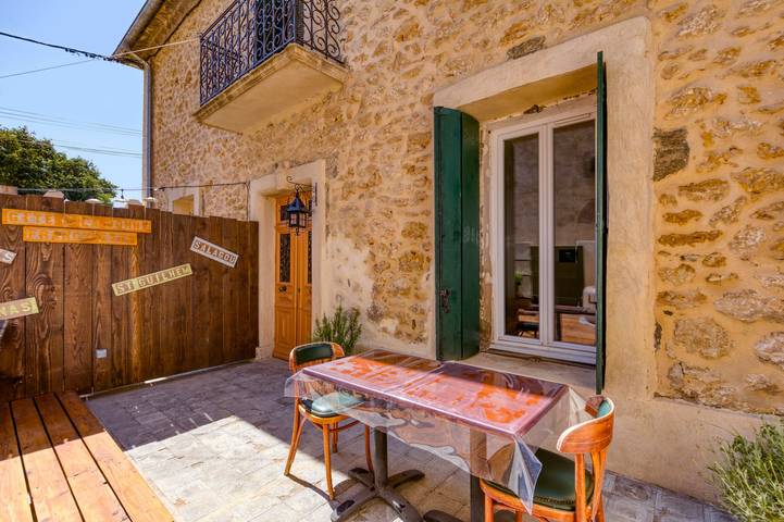 Estudio entero, Estudio «A La Bonne Franck'ette» con terraza privada, Wi-Fi y aire acondicionado in Aspiran, Región de Lodève