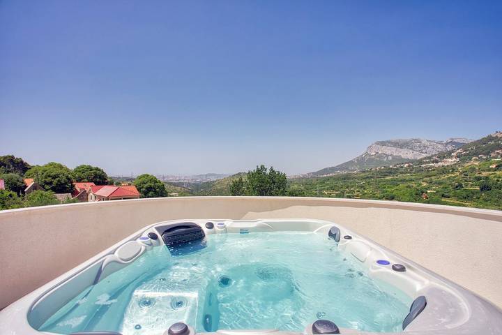 Villa für 12 Personen mit Pool in Klis, Split-Dalmatien