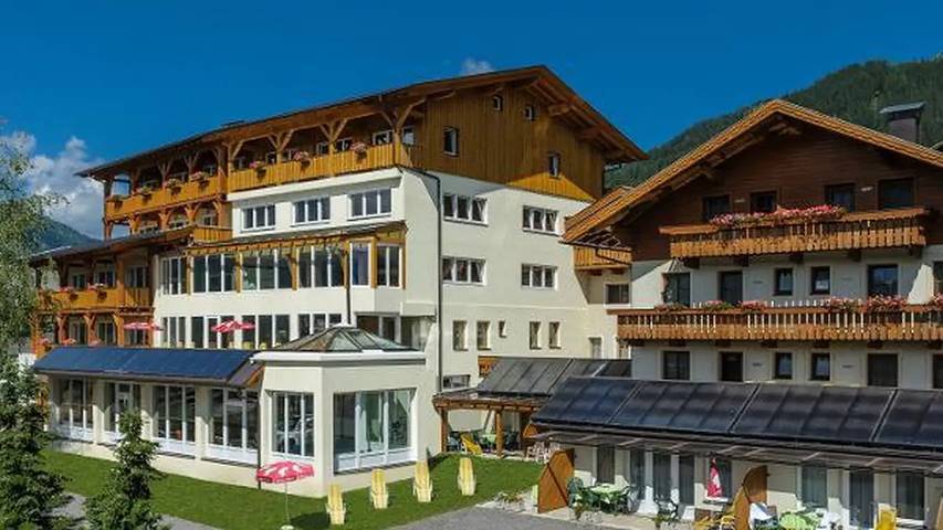 Ferienwohnung für 4 Personen, mit Balkon und Terrasse sowie Whirlpool und Garten