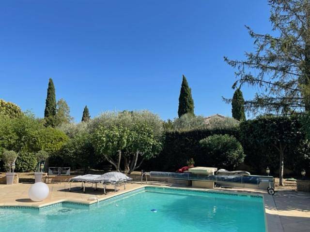 Gîte pour 2 personnes, avec terrasse et piscine à Arpaillargues-et-Aureillac - 4