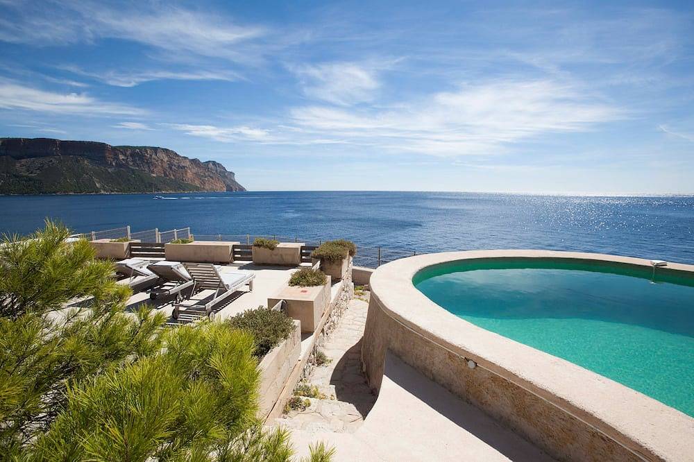 Villa exceptionnelle les pieds dans l’eau in Cassis, Parc national des Calanques