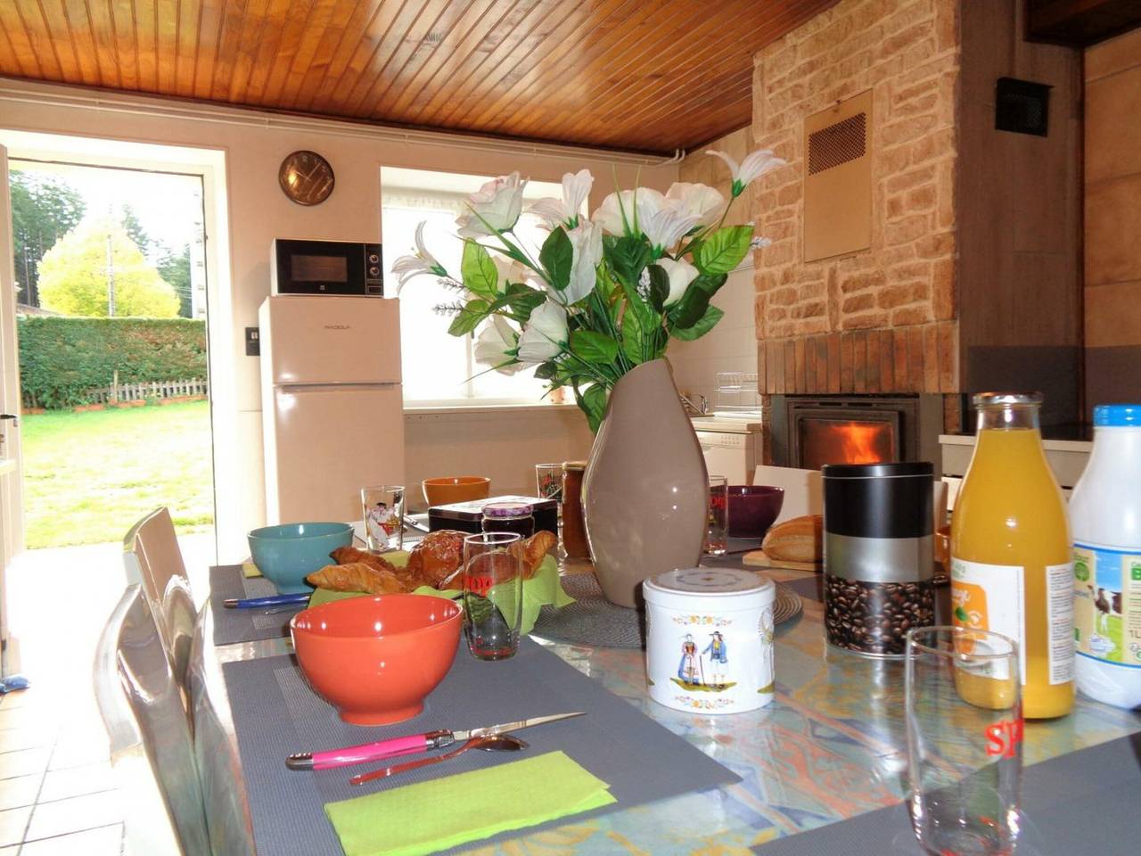 Gîte chaleureux avec animaux admis et wifi à Saint-Jean-la-Vêtre in Saint-Jean-la-Vêtre, Montbrison