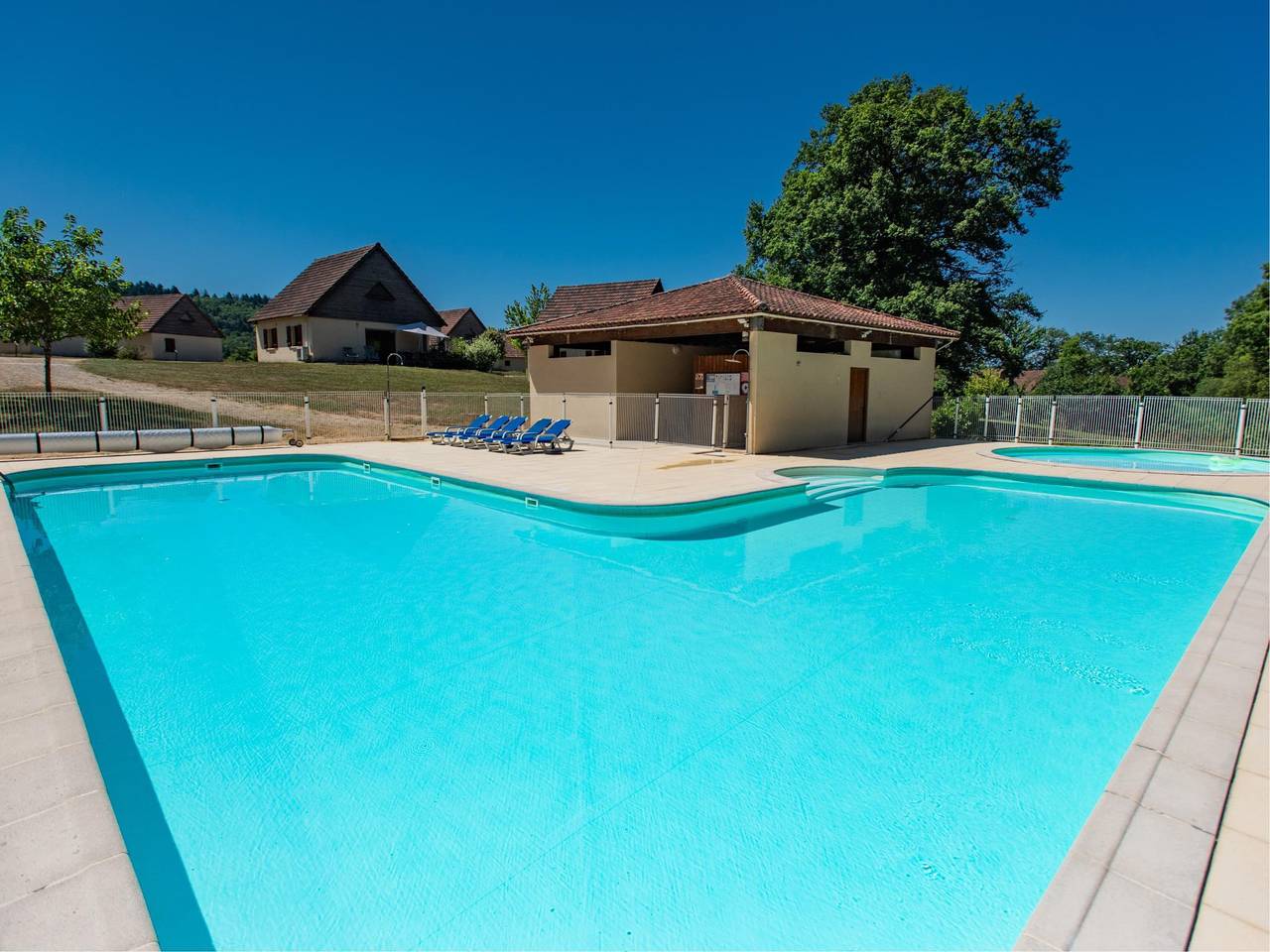 Holiday home on small park with poolview in Le Bourg, Parque Natural Regional Causses du Quercy