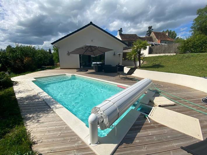 Location de vacances pour 6 personnes, avec jardin ainsi que piscine et vue à Sainte-Foy-de-Longas