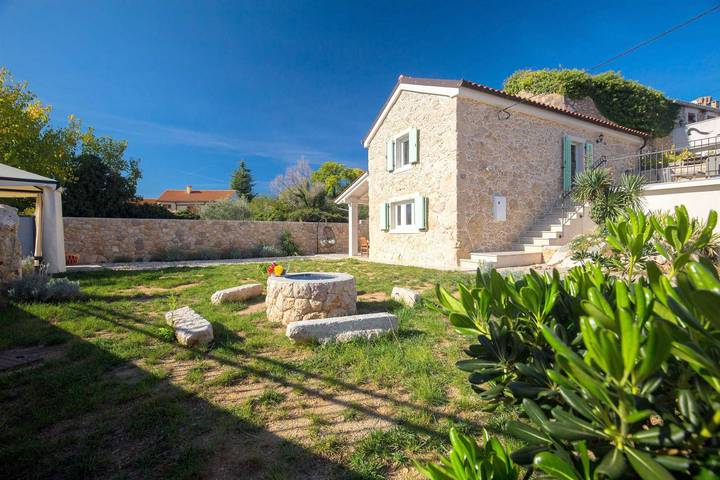 Villa für 6 Personen, mit Balkon und Whirlpool sowie Garten auf Krk