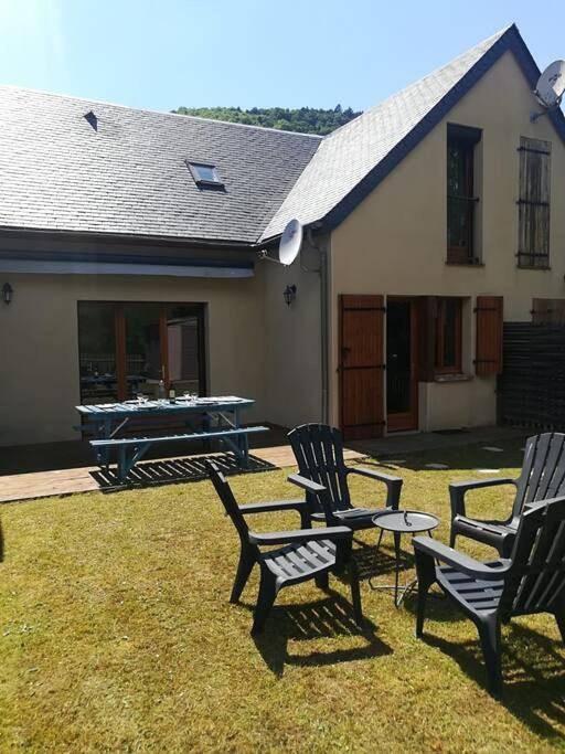 Location de vacances pour 8 personnes, avec jardin et vue à Bordères-Louron