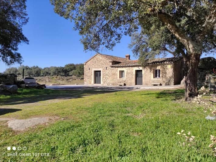 Casa rural para 6 personas, con Terraza y Jardín además de Piscina y Vistas al lago en Montánchez