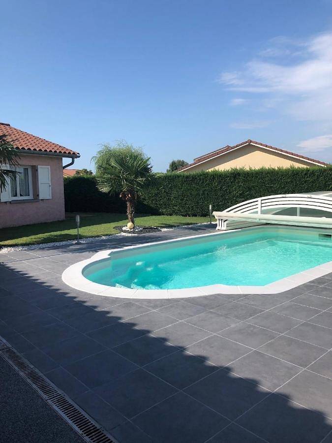 Chambre d’hôte pour 5 personnes, avec Terrasse et Jardin ainsi que Piscine et Vue