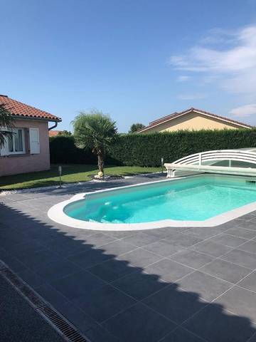 Chambre d’hôte pour 4 personnes, avec vue et terrasse ainsi que piscine et jardin à Montmerle-sur-Saône