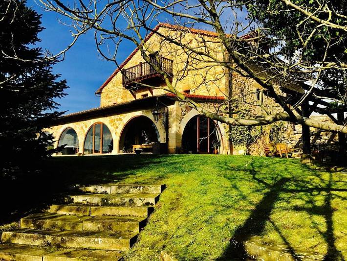 Casa rural para 10 personas, con piscina además de vistas y jardín, Se admiten mascotas en Valle del Miera - 2