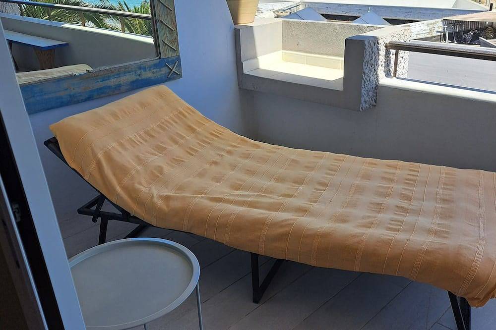 Entire apartment, Apartment with sea view El Aguamarina, located in the port of La Savina. in La Savina, Formentera