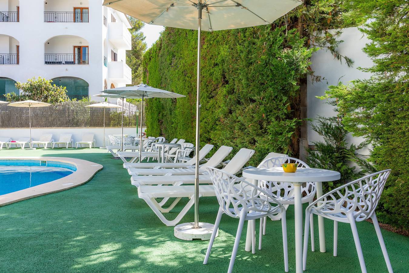 Apartment Close to the Beach with Pool Access, Private Terrace, Air Conditioning and Wi-Fi, foto 10