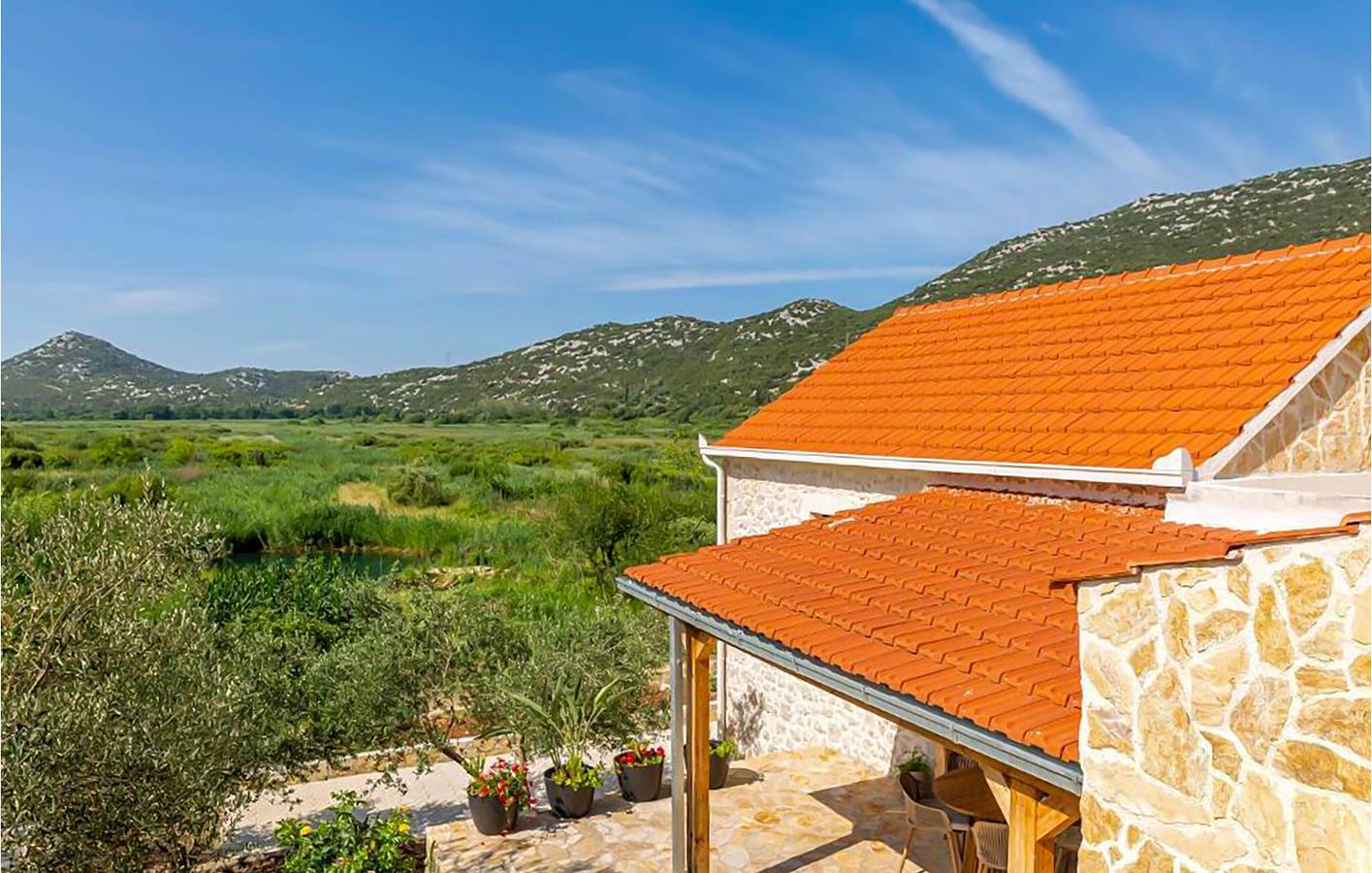 Charmante 75 m² große Wohnung mit Terrasse, WLAN, Klimaanlage und Parkplatz in Dubrovnik-Neretva