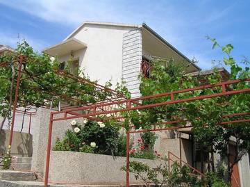 Cottage pour 4 personnes, avec terrasse à Okrug Gornji