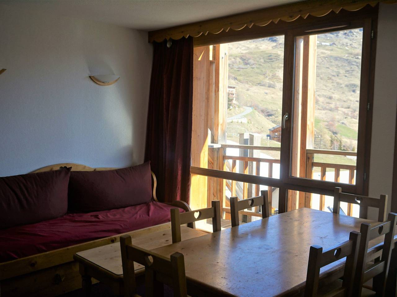 Entire apartment, 3-Room Apartment for 6 in Quality Residence, Close to Shops and Slopes, Free Wifi, Pets Allowed in Orcières, Écrins National Park