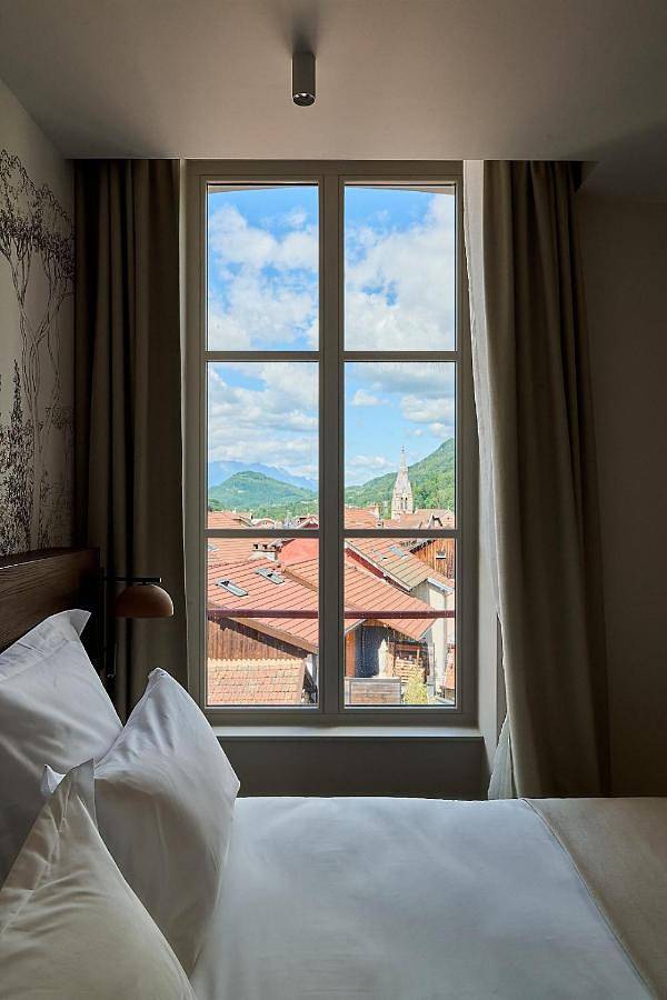 Hôtel, avec Terrasse et Jacuzzi ainsi que Jardin et Vue