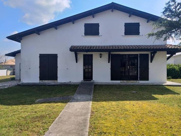 Location de vacances pour 10 personnes, avec terrasse et jardin à Le Teich