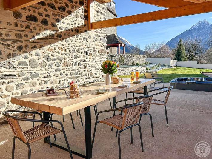 Gîte pour 8 personnes, avec terrasse ainsi que jardin et jacuzzi à Préchac - 3