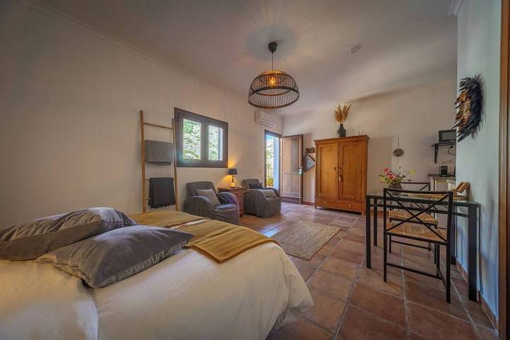 Boutique B&B Casa La Calera/ Caminito del Rey-15 min/Ronda-25 min/ Teba-5 min in Teba, Málaga Provinz