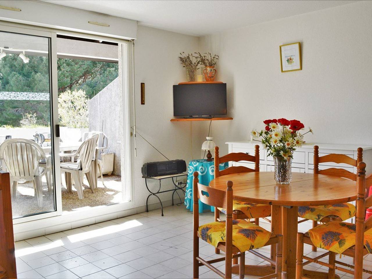 Entire apartment, Sunny 2-Room Apartment with Terrace and Pool, Near Beach in Cavalière, Le Lavandou