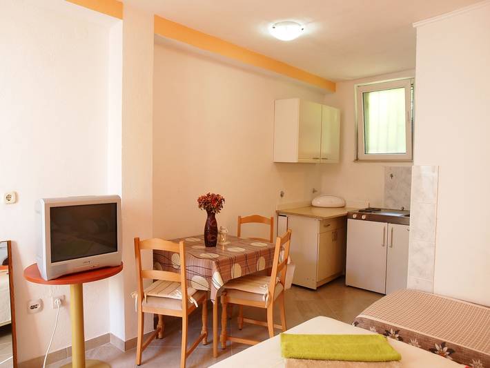 Apartamento entero, Apartamento-estudio con una terraza Podgora, Makarska As-23678-a in Podgora, Rivera de Makarska