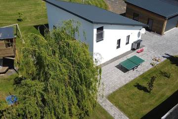 Ferienhaus für 4 Personen, mit Balkon und Garten in Naunheim