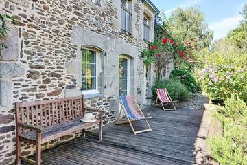 Gîte pour 9 personnes, avec jardin à Languenan