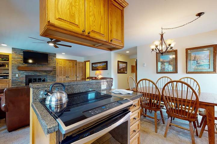 Vacation apartment for 6 people, with balcony and sauna as well as pool and hot tub in Vail