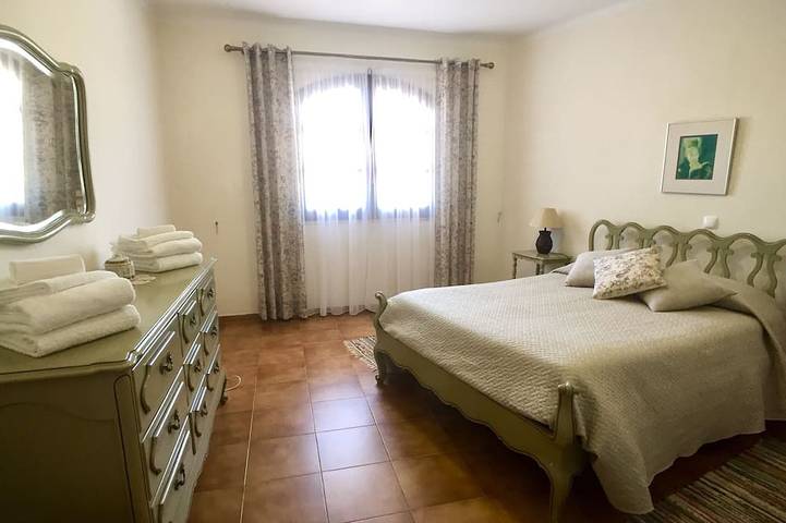 Apartamento inteiro, Apartamento Jardim Popular com Piscina! Perto da praia, marina e centro da cidade in São Sebastião, São Gonçalo de Lagos