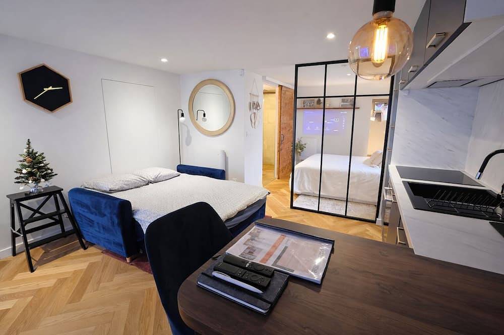 Appartamento intero, Independent, peaceful cocoon in the heart of the village - sleeps 4 in Échenevex, Gex