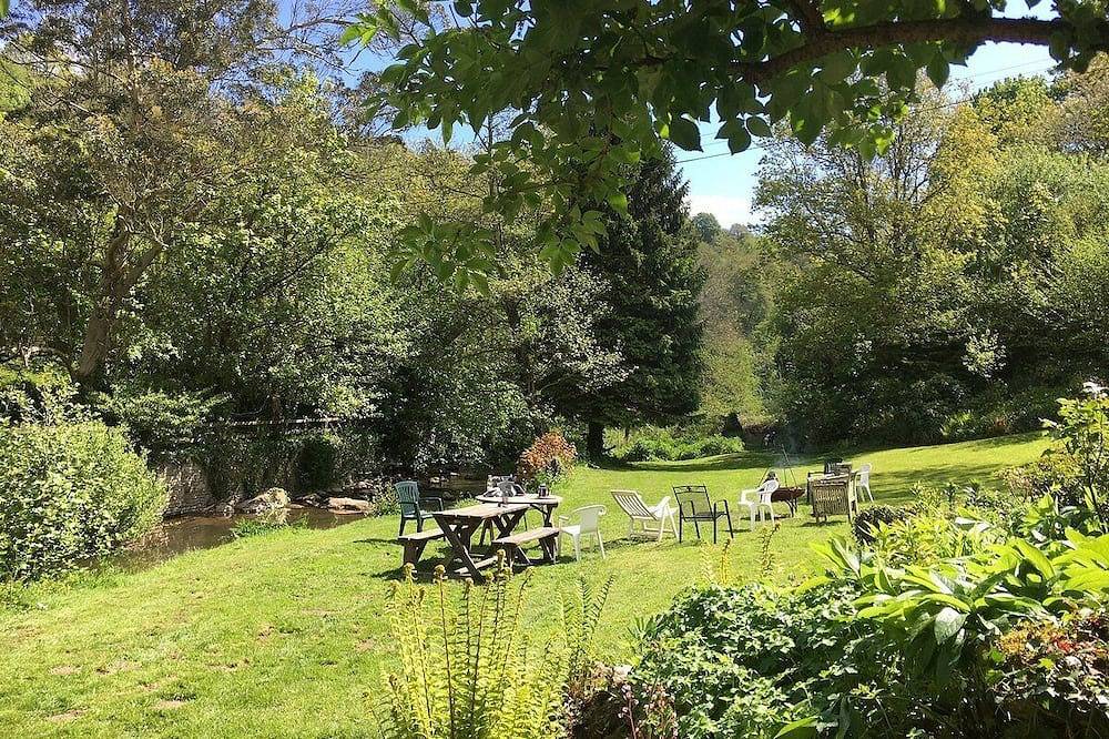 A remote 18th century cosy cottage yet just 10 mins to the beach in Slapton, South Devon