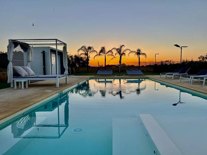 Chambre d’hôte pour 3 personnes, avec Balcon et Terrasse ainsi que Jardin et Piscine à Marsala