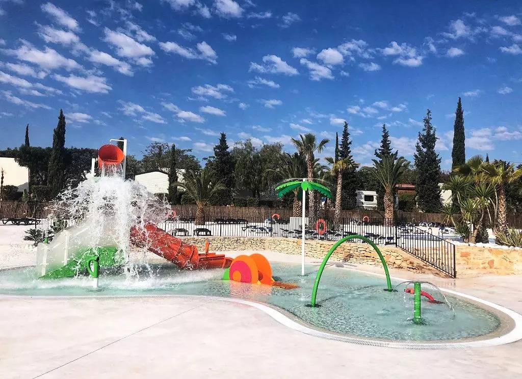 Casita Naranja 3 estancias 4 personas Aire acondicionado in Cálig, Costa del Azahar