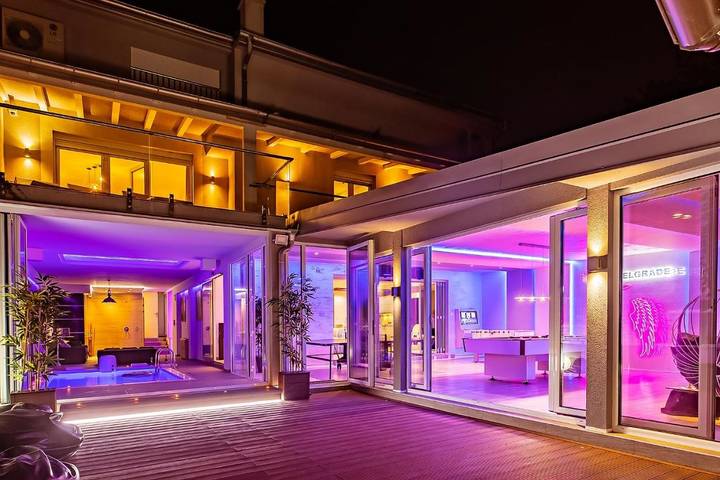 Ferienhaus für 16 Personen, mit Balkon und Whirlpool sowie Terrasse und Garten in Belgrad - 3